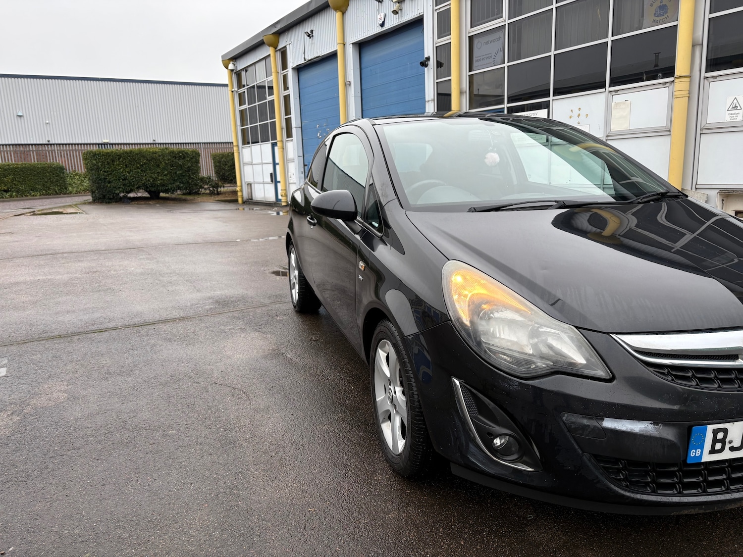 Used Vauxhall Corsa 2013 for sale - 77666201: Photo 2