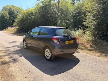 Used Toyota Yaris 2012 for sale - 79674466: Photo
