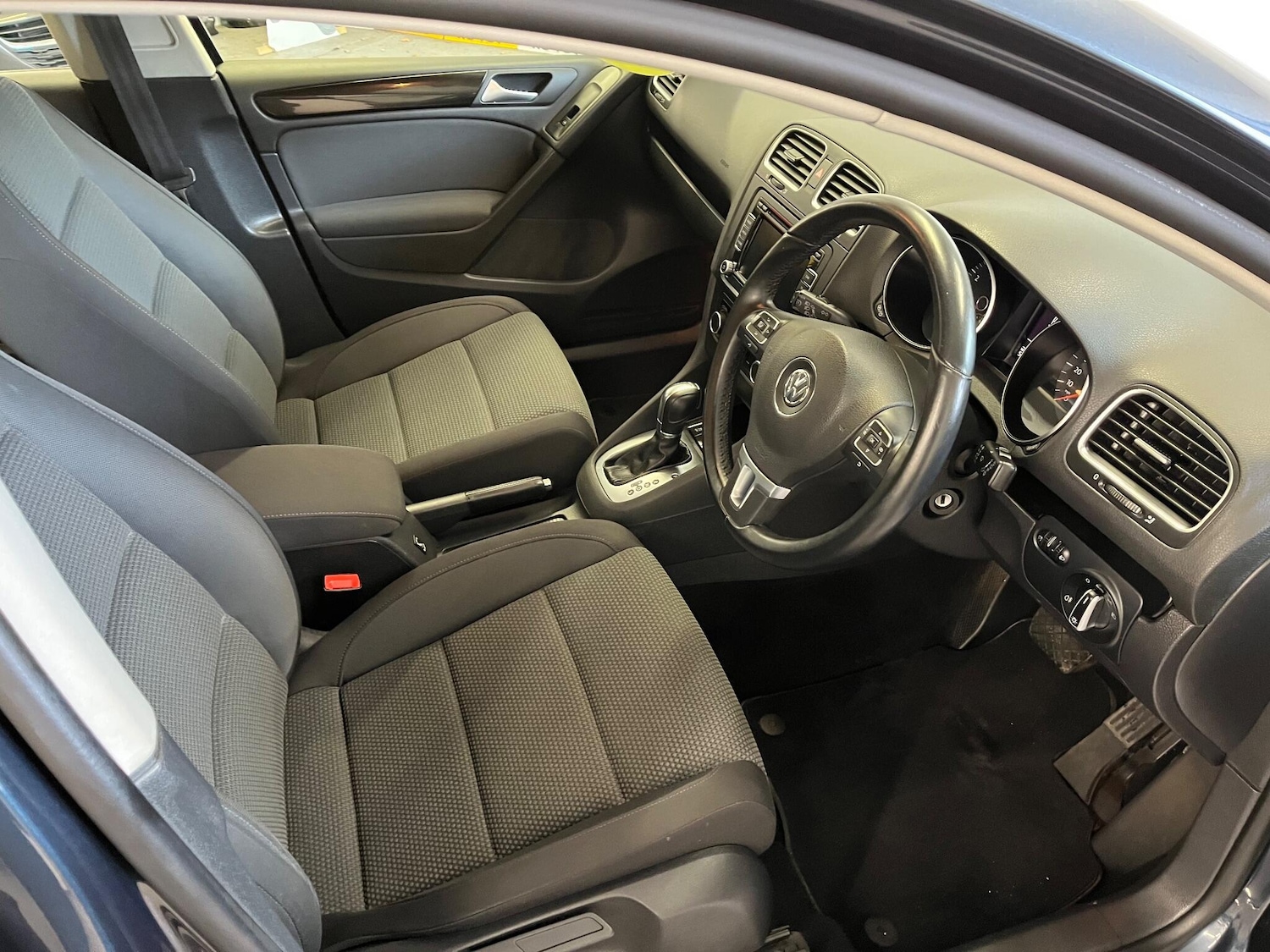 Used Volkswagen Golf 2012 for sale - 77633193: Photo 37