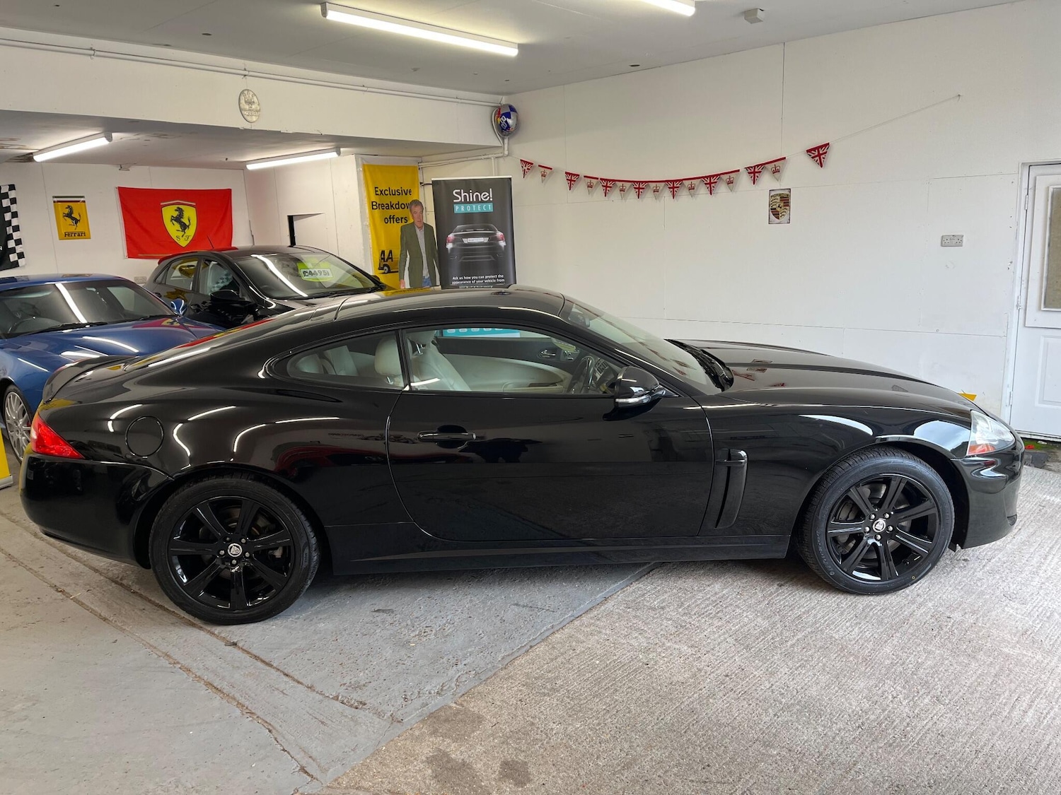 Used Jaguar XK 2011 for sale - 77840026: Photo 32