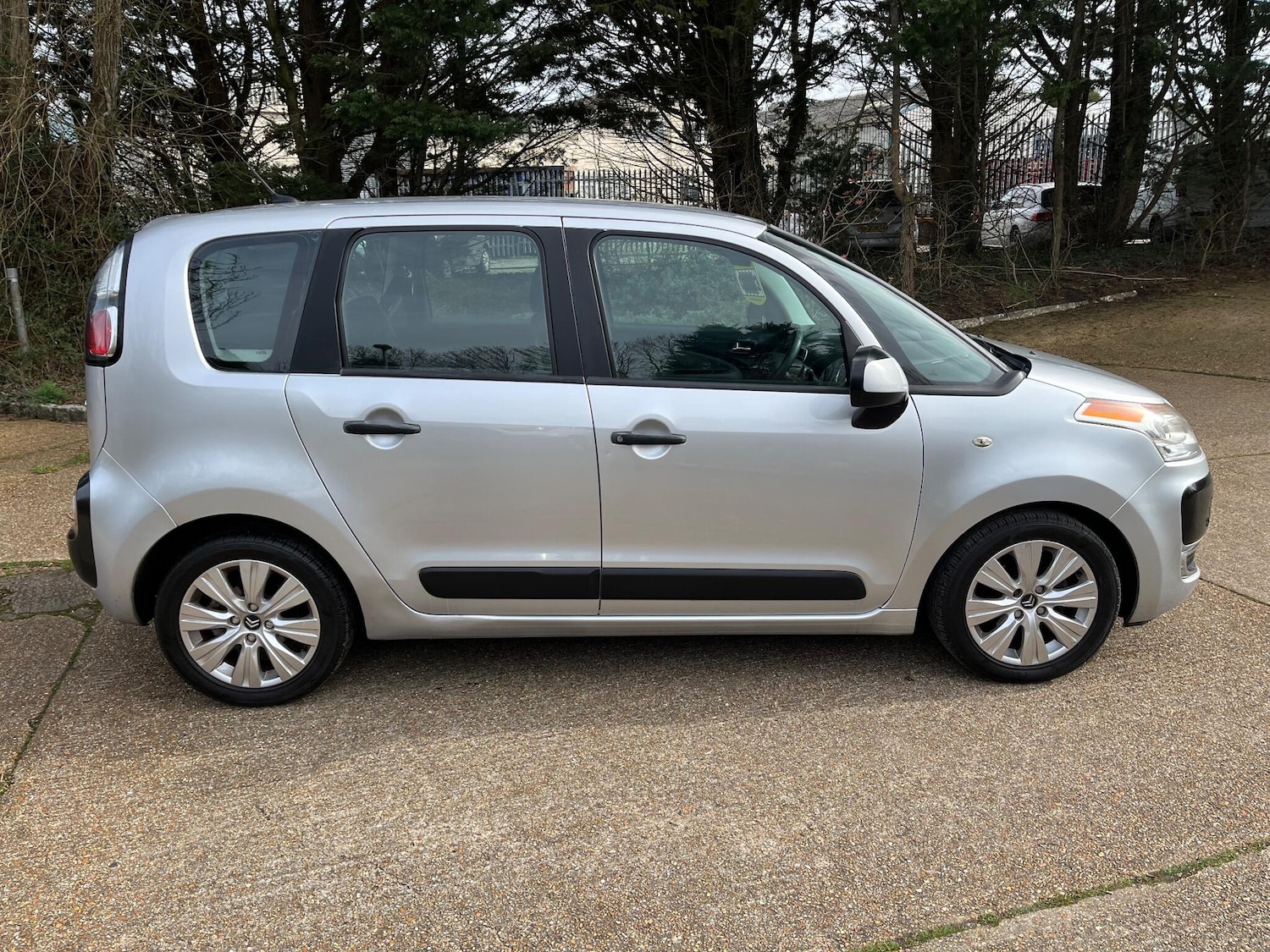 Used Citroen C3 Picasso 2010 for sale - 77882931: Photo 13