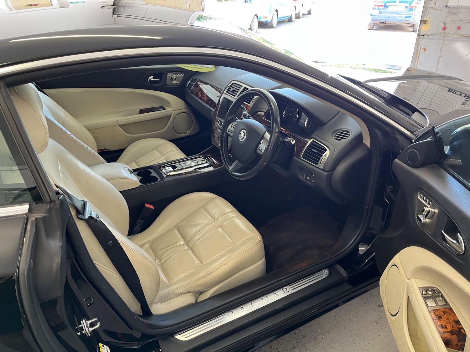 Used Jaguar XK 2011 for sale - 77497547: Photo 32