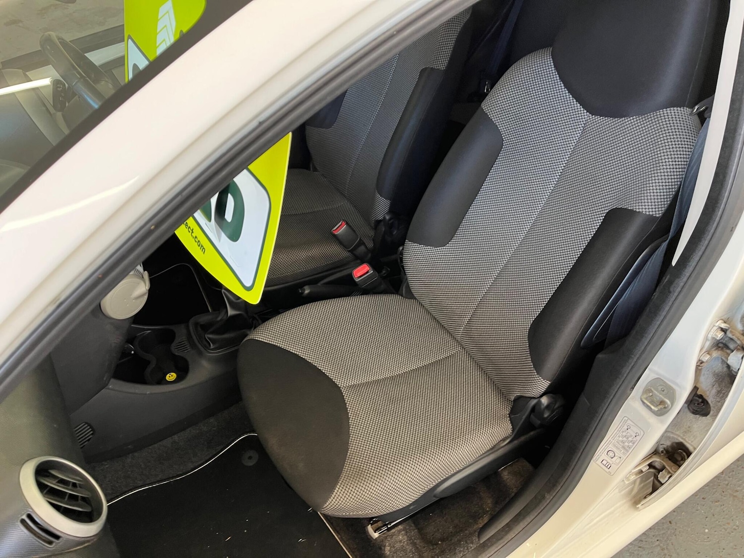 Used Toyota AYGO 2013 for sale - 77278977: Photo 40