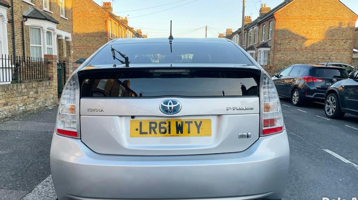 Used Toyota Prius 2011 for sale - 78116695: Photo 2