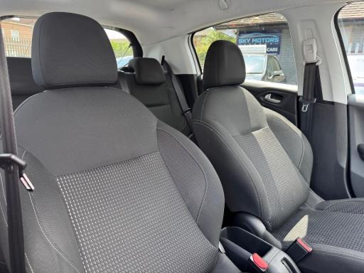 Used Peugeot 208 2018 for sale - 76376972: Photo 14