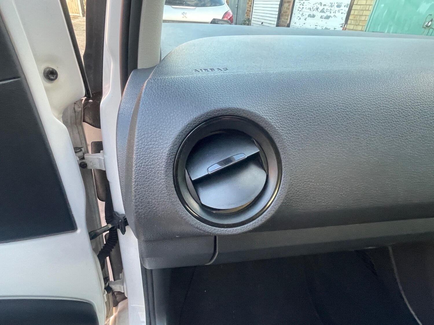 Used Volkswagen up! 2014 for sale - 76376955: Photo 41