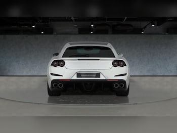 Used Ferrari GTC4Lusso 2018 for sale - 75084619: Photo