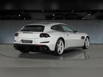 Used Ferrari GTC4Lusso 2018 for sale - 75084619: Photo