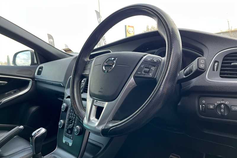 Used Volvo V40 2018 for sale - 77755789: Photo 10