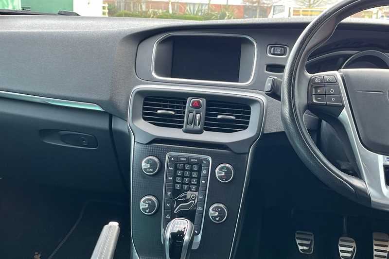 Used Volvo V40 2018 for sale - 77755789: Photo 14