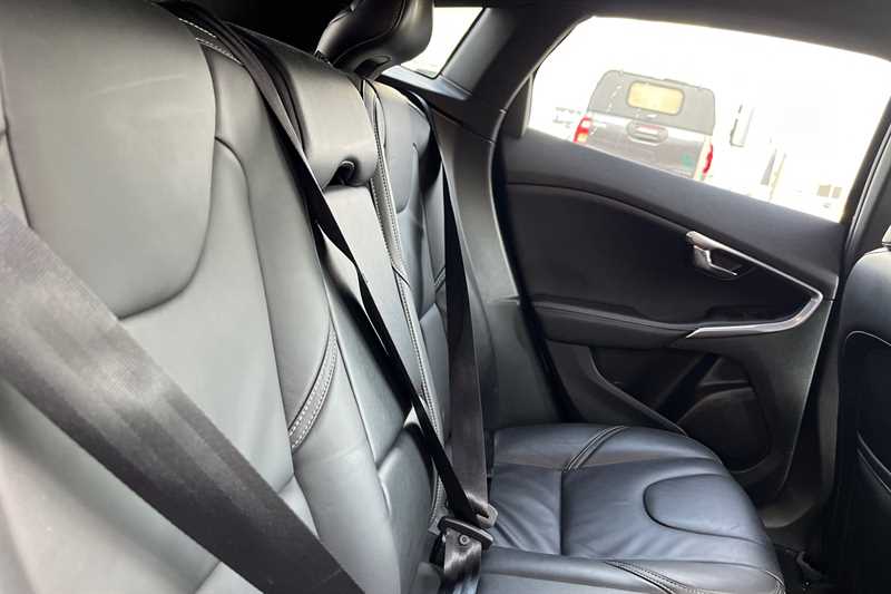 Used Volvo V40 2018 for sale - 77755789: Photo 23