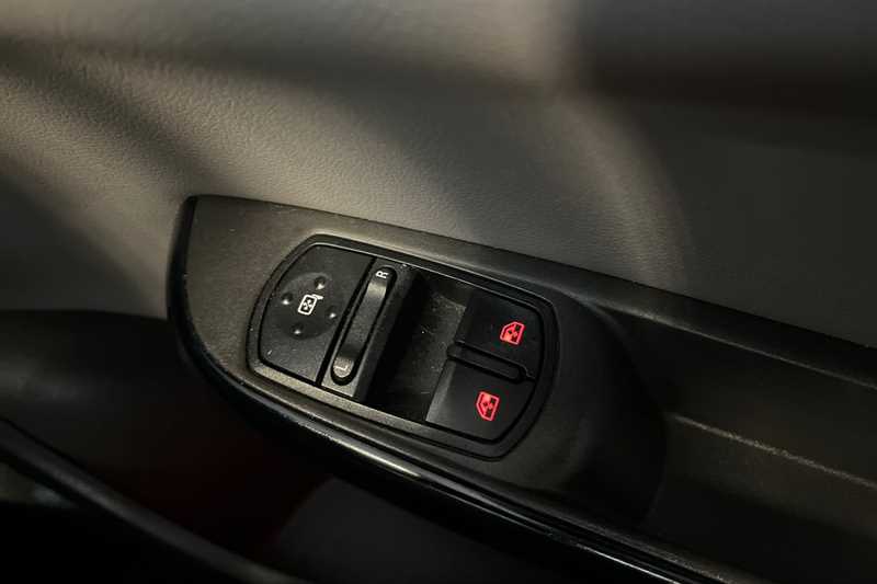 Used Vauxhall Corsa 2015 for sale - 77726334: Photo 16