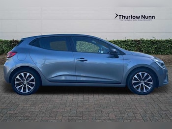 Used Renault Clio 2023 for sale - 75698870: Photo