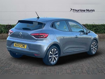 Used Renault Clio 2023 for sale - 75698870: Photo