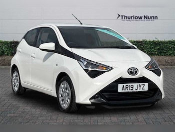 2019 - 1.0 VVT-i x-play Hatchback 5dr Petrol x-shift Euro 6 (71 ps)
