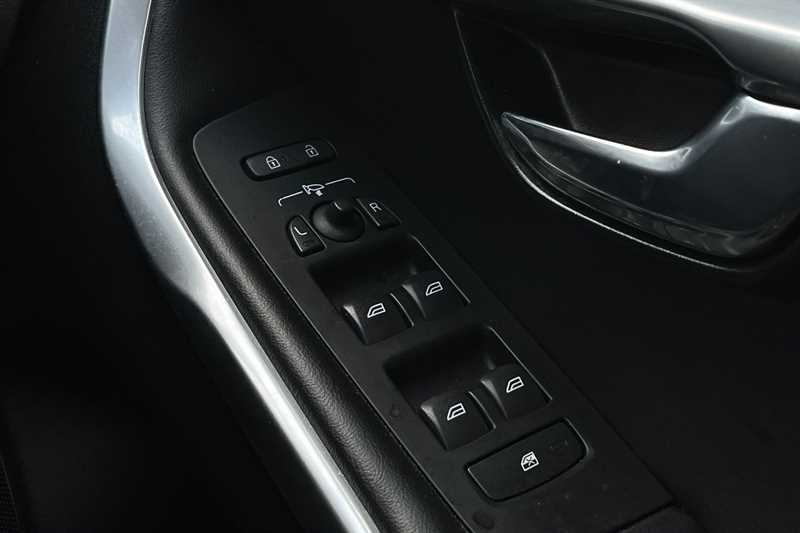 Used Volvo V40 2018 for sale - 77513229: Photo 16