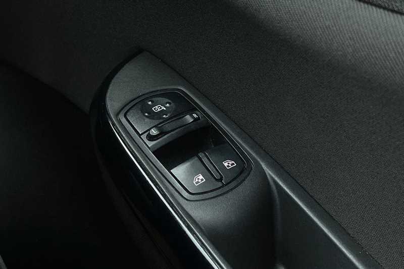 Used Vauxhall Corsa 2016 for sale - 76400894: Photo 16