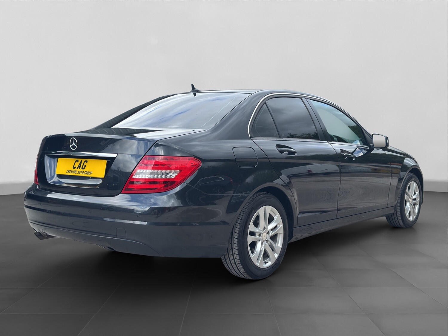 Used Mercedes-Benz C-Class 2012 for sale - 76030627: Photo 2