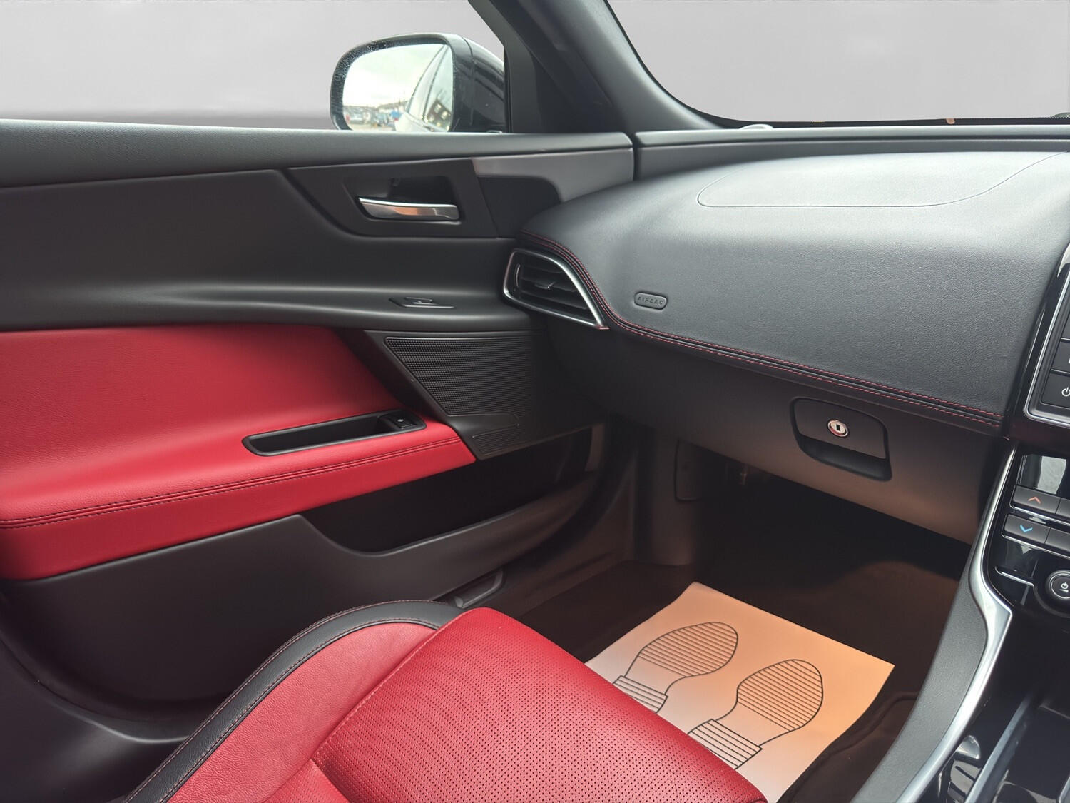 Used Jaguar XE 2017 for sale - 76436394: Photo 33