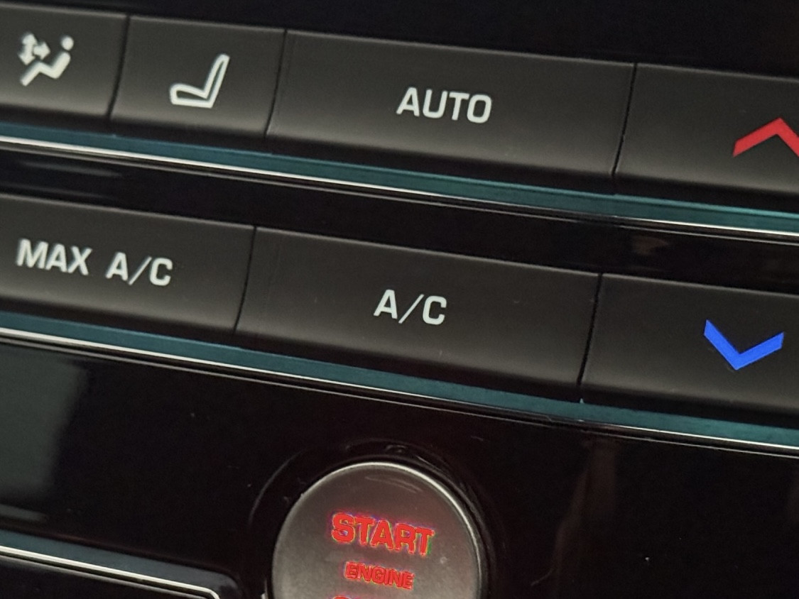 Used Jaguar XE 2017 for sale - 76436394: Photo 38