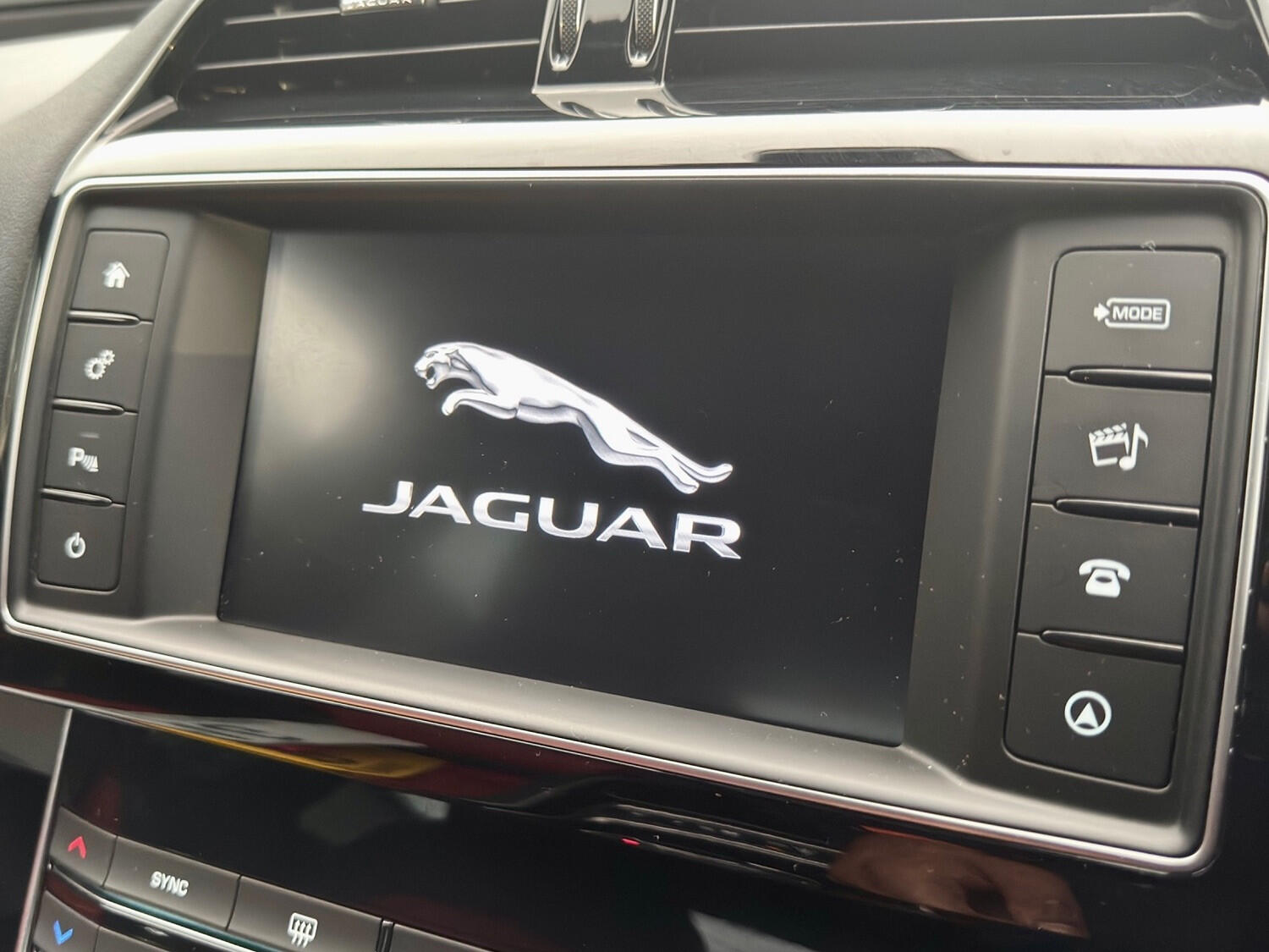 Used Jaguar XE 2017 for sale - 76436394: Photo 39