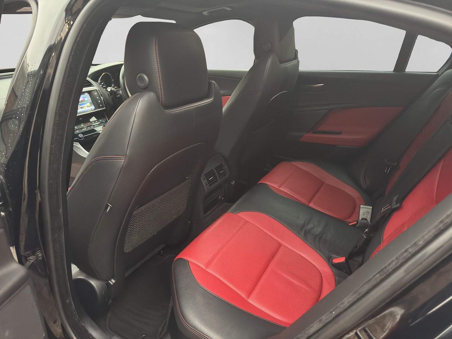 Used Jaguar XE 2017 for sale - 76436394: Photo 41