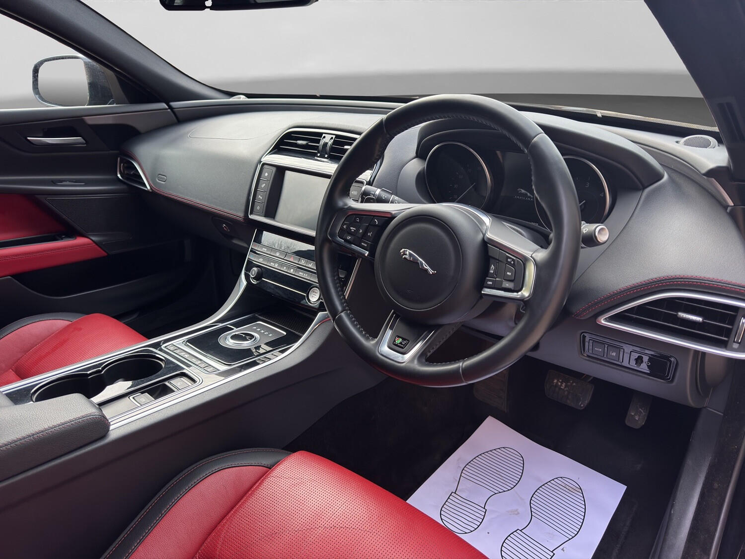 Used Jaguar XE 2017 for sale - 76436394: Photo 5