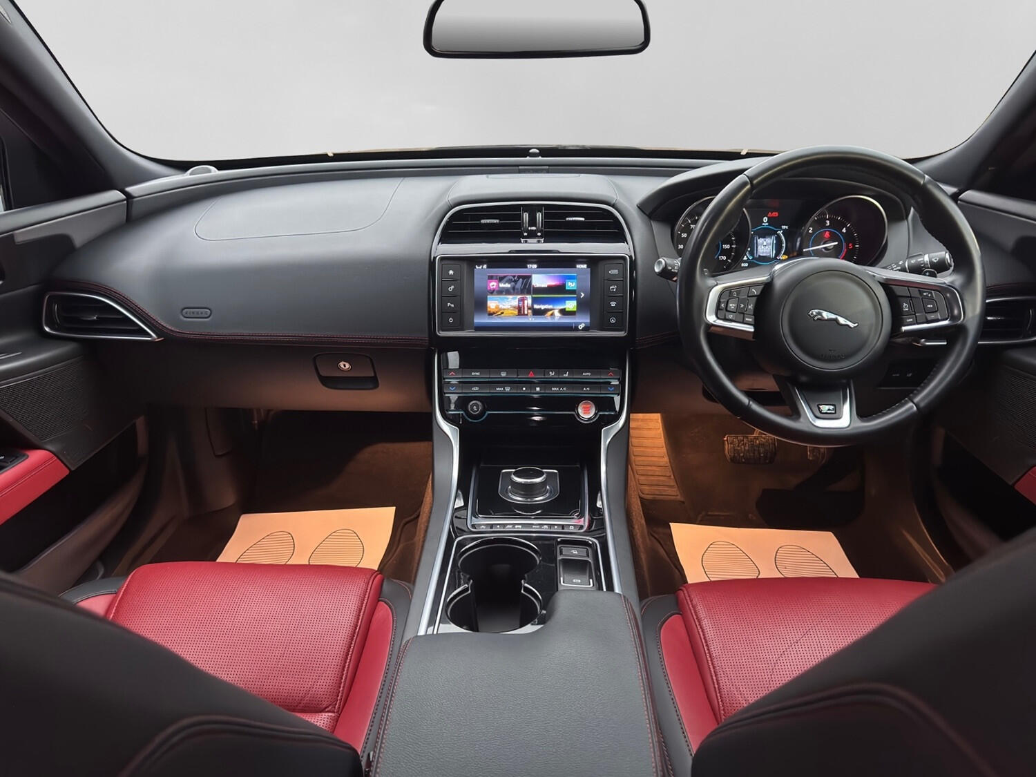 Used Jaguar XE 2017 for sale - 76436394: Photo 7