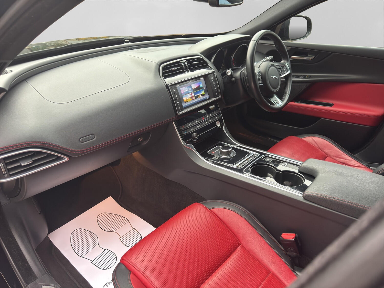 Used Jaguar XE 2017 for sale - 76436394: Photo 8