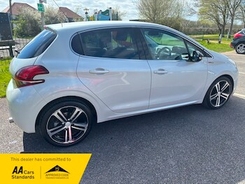 Used Peugeot 208 2015 for sale - 78140962: Photo