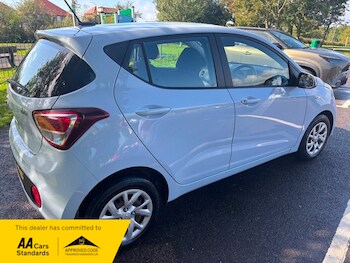 Used Hyundai i10 2019 for sale - 75936768: Photo