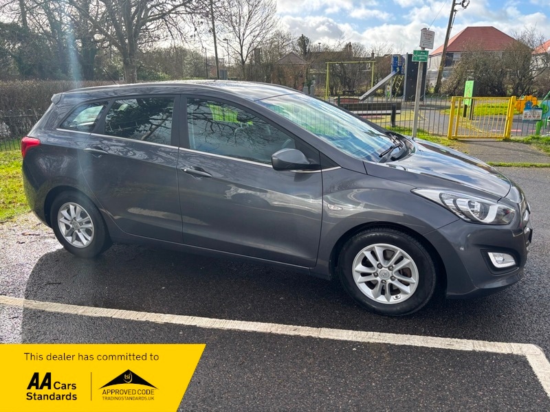 Used Hyundai i30 2015 for sale - 77572465: Photo 2