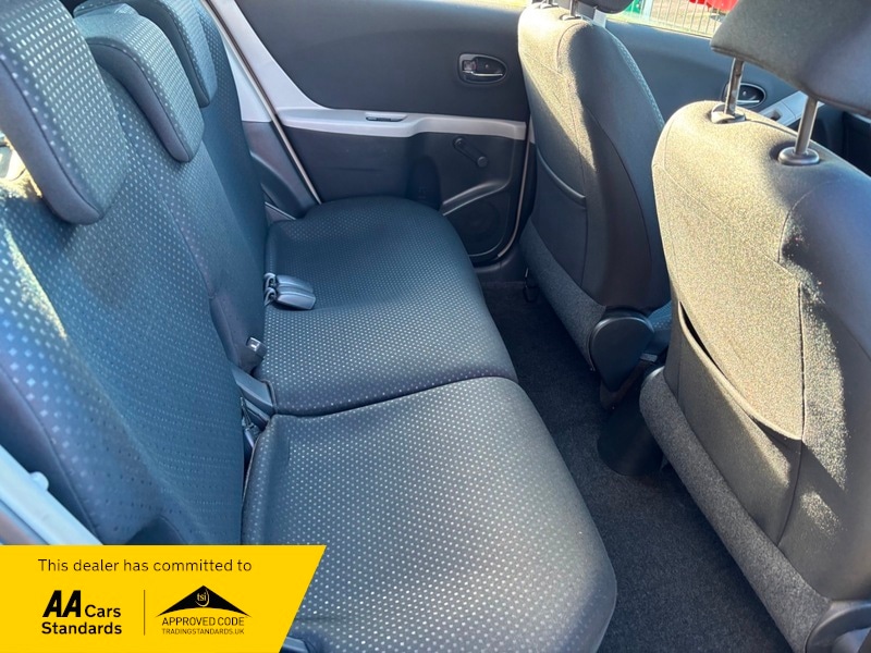 Used Toyota Yaris 2010 for sale - 76655614: Photo 13