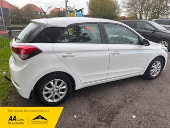 Used Hyundai i20 2016 for sale - 76482670: Photo