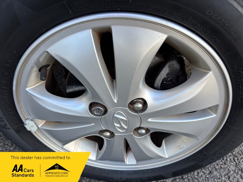 Used Hyundai i10 2011 for sale - 76570773: Photo 12