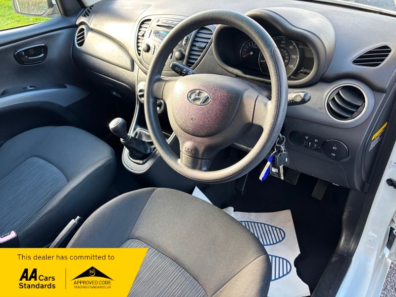 Used Hyundai i10 2011 for sale - 76570773: Photo 13