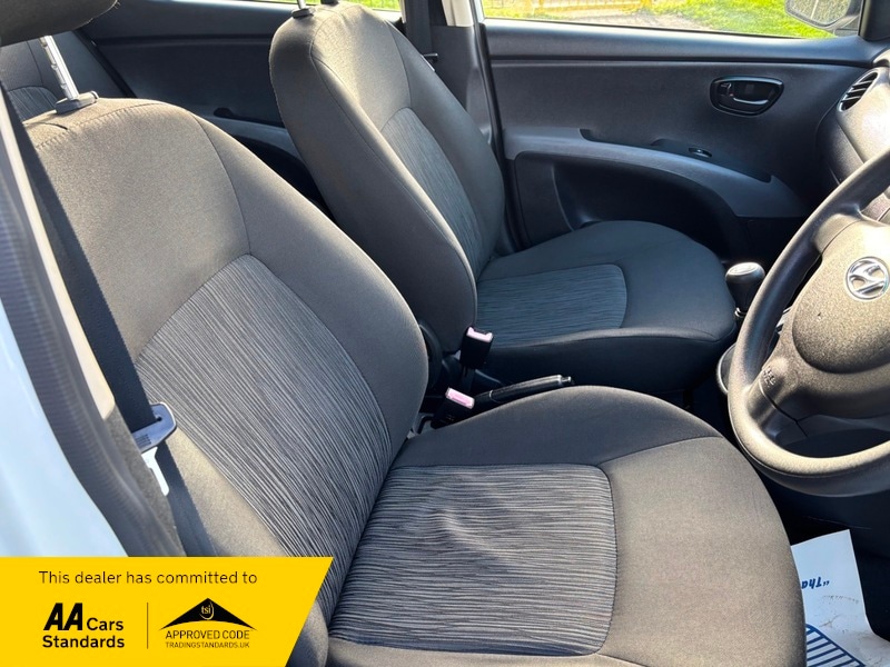 Used Hyundai i10 2011 for sale - 76570773: Photo 14