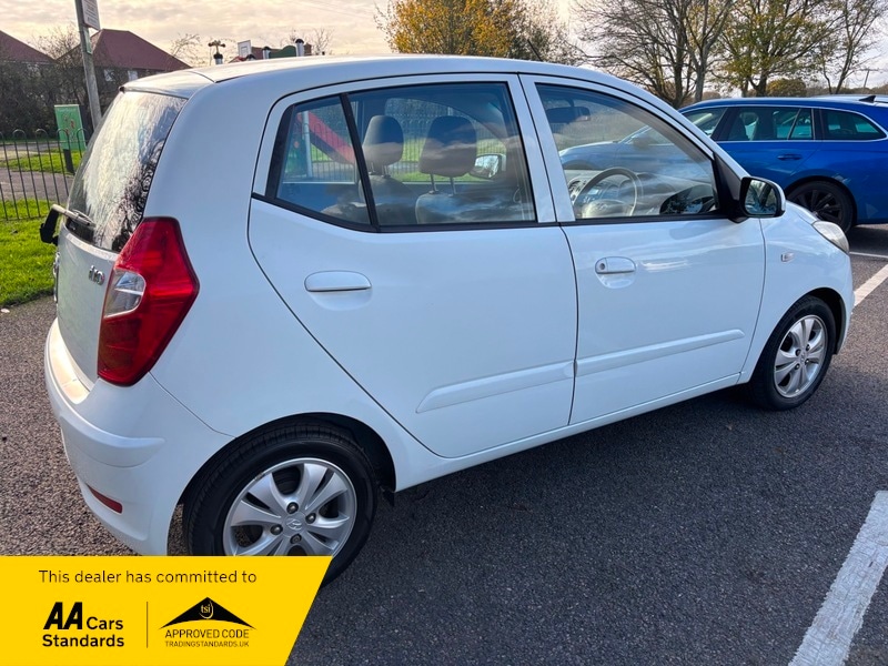 Used Hyundai i10 2011 for sale - 76570773: Photo 4