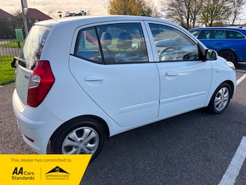 Used Hyundai i10 2011 for sale - 76570773: Photo
