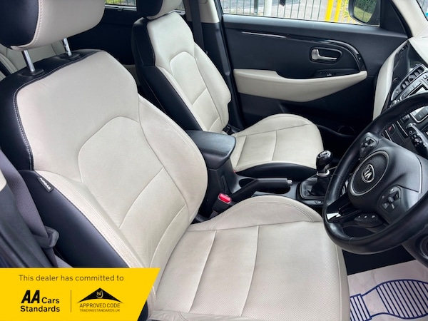 Used Kia Carens 2015 for sale - 75360024: Photo 12