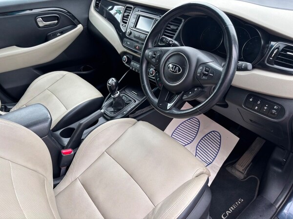 Used Kia Carens 2015 for sale - 75360024: Photo 13