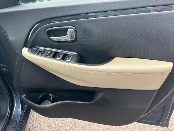 Used Kia Carens 2015 for sale - 75360024: Photo 15