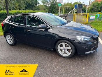 Used Volvo V40 2015 for sale - 78781710: Photo