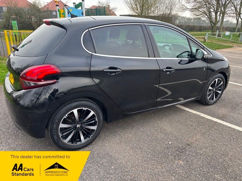 Used Peugeot 208 2018 for sale - 77805660: Photo 4