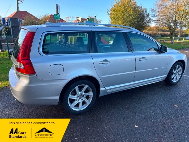Used Volvo V70 2014 for sale - 76439691: Photo 4