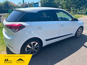 Used Hyundai i20 2015 for sale - 79023435: Photo