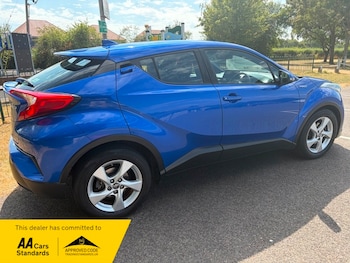 Used Toyota C-HR 2018 for sale - 79346412: Photo