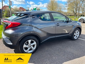 Used Toyota C-HR 2019 for sale - 78056808: Photo
