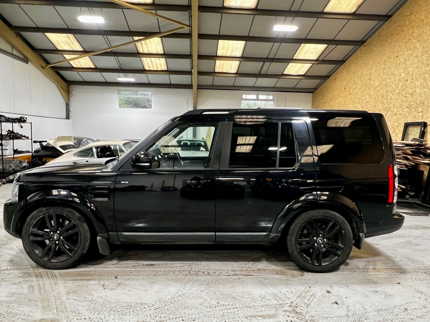 Used Land Rover Discovery 2015 for sale - 77421221: Photo 5