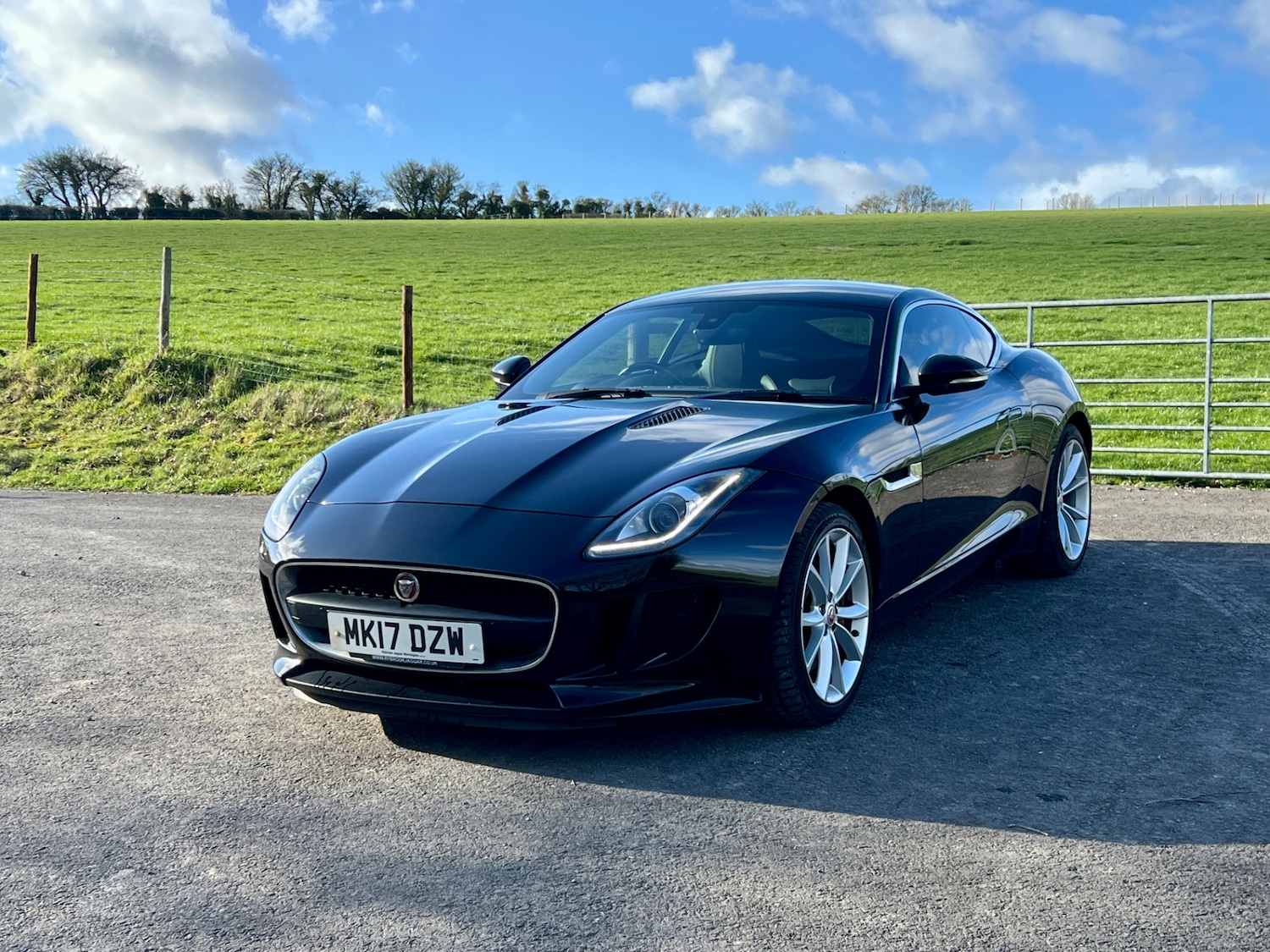 Used Jaguar F-Type 2017 for sale - 77896114: Photo 2